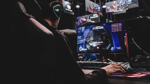 A person playing game on desktop