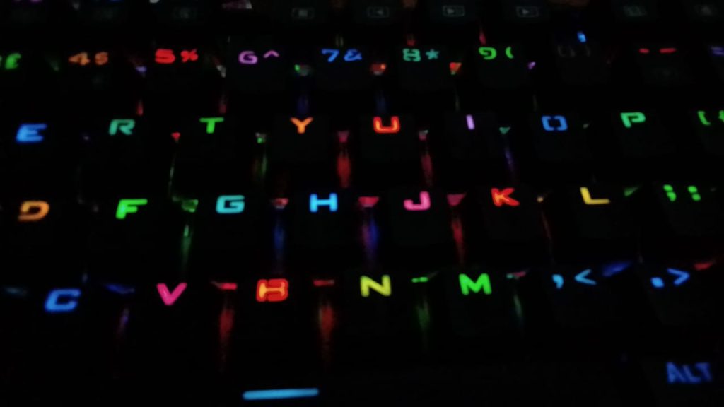 Redragon K552 Kumara LED RGB backlight in dark